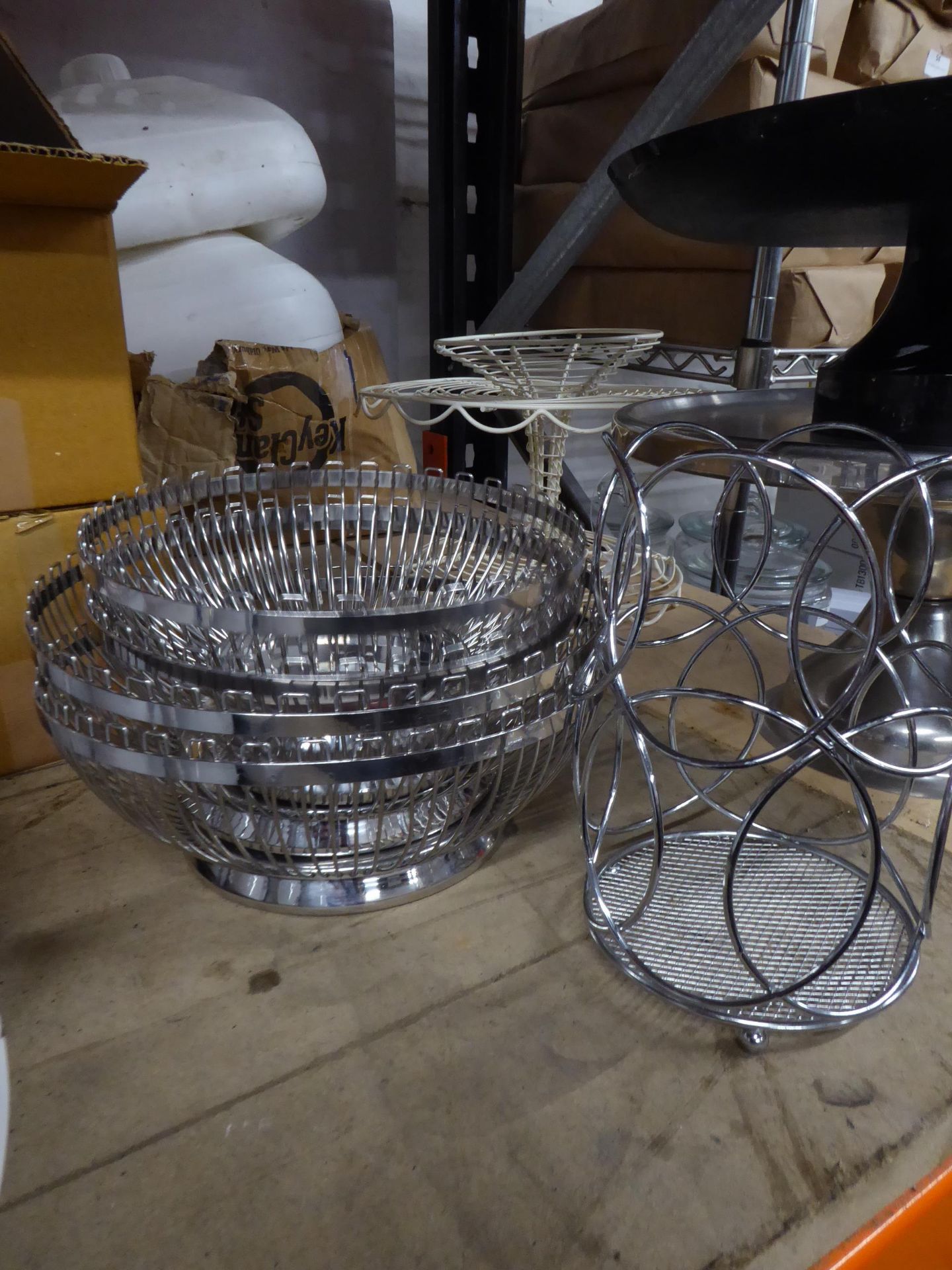 * selection of cake stands and wire baskets x 8 items - Image 3 of 3