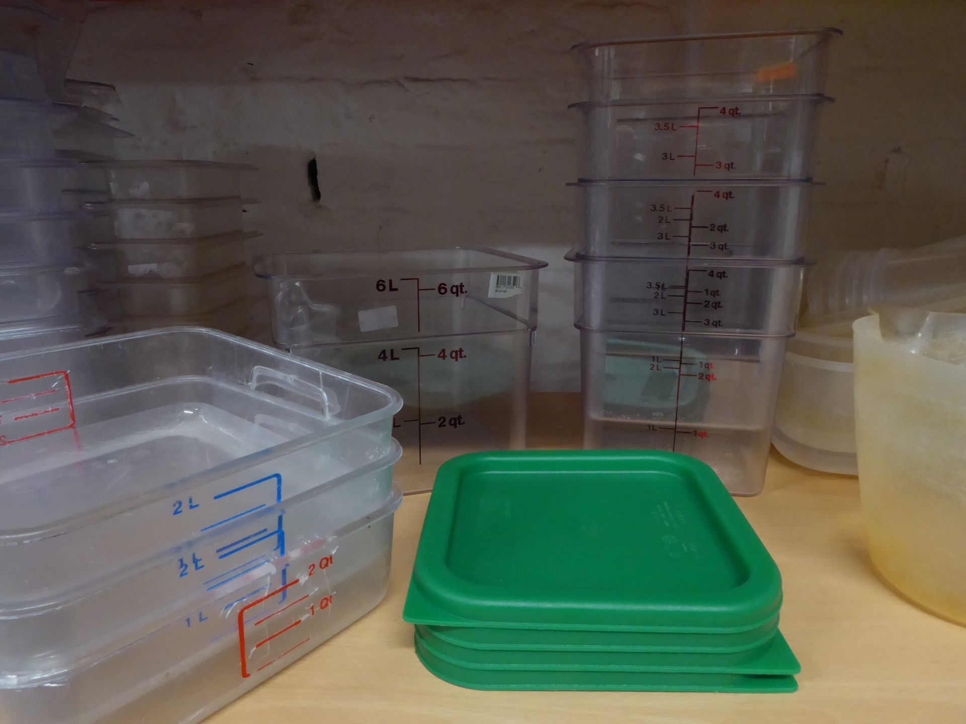 * 8 x plastic measuring tubs with some lids