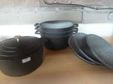 * 4 x pots with lids - in unused condition