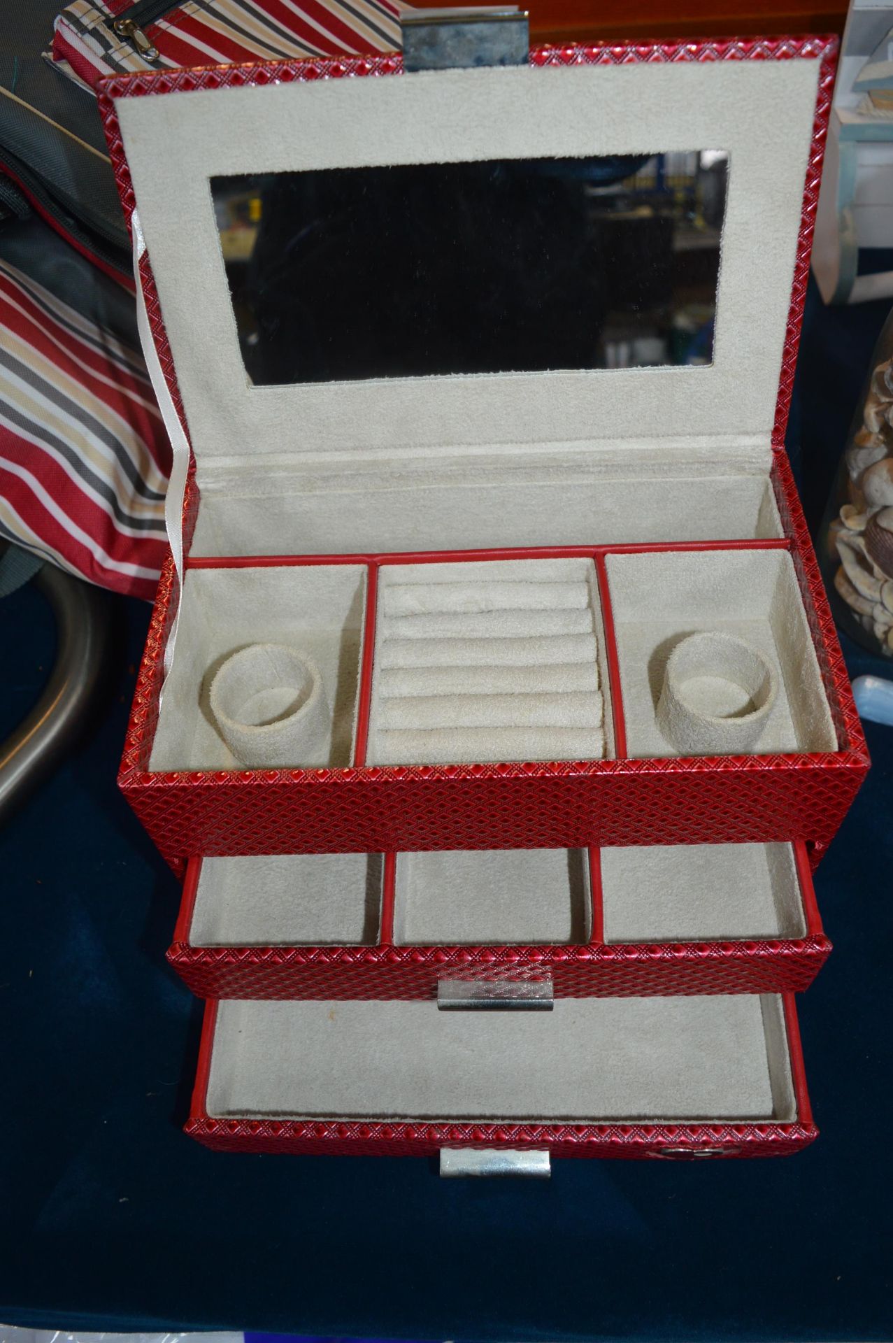 Red Leather Effect Jewellery Box - Image 2 of 2