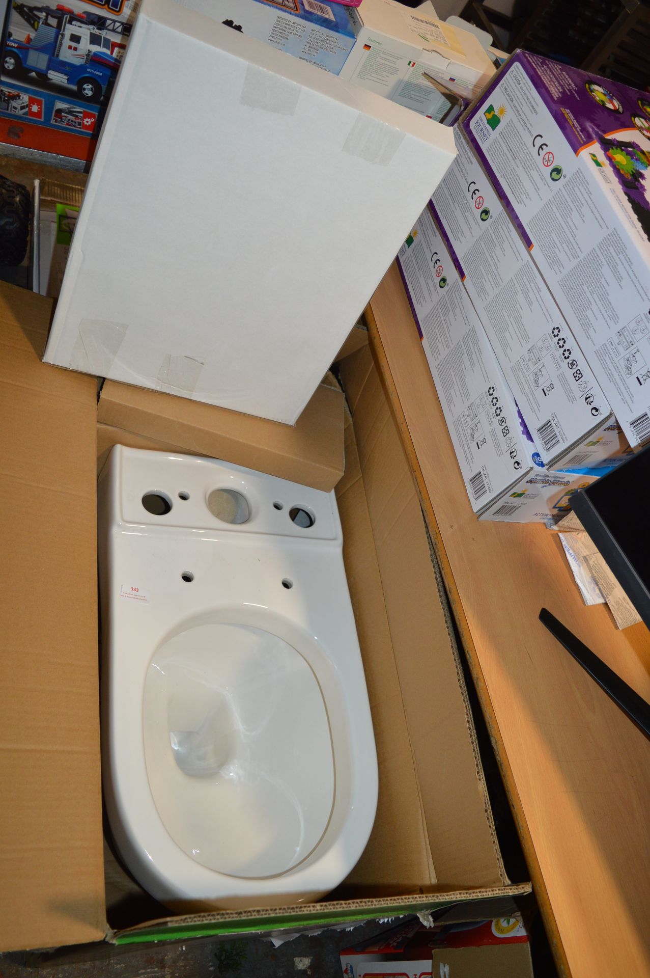 *Outline Close Coupled Toilet & Seat
