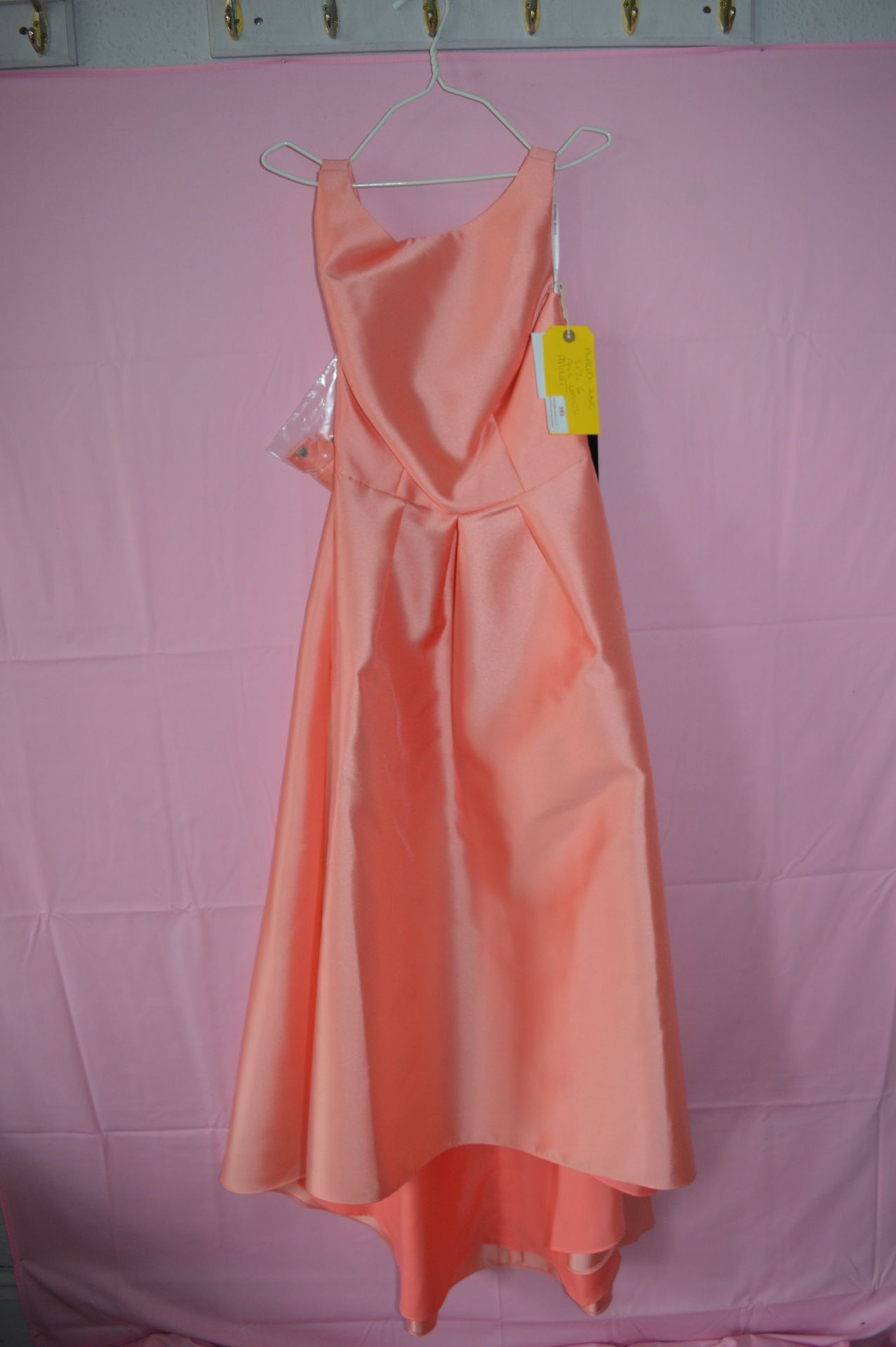 *Alfred Sung Size: 6 Apricot Evening Dress