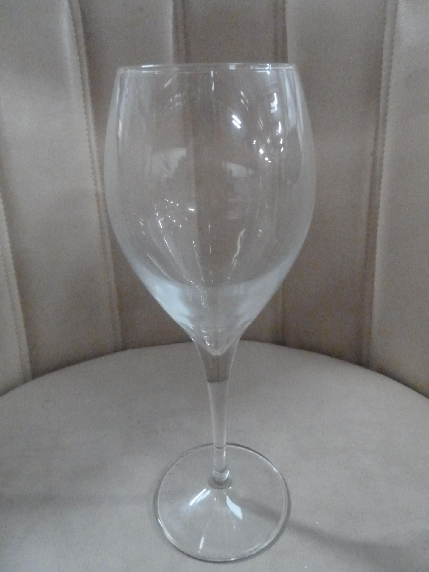 *8 x boxed wine glasses with elegant stem