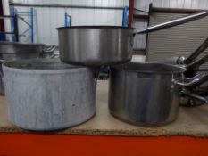 *2 x cooking pot, 1 x pan