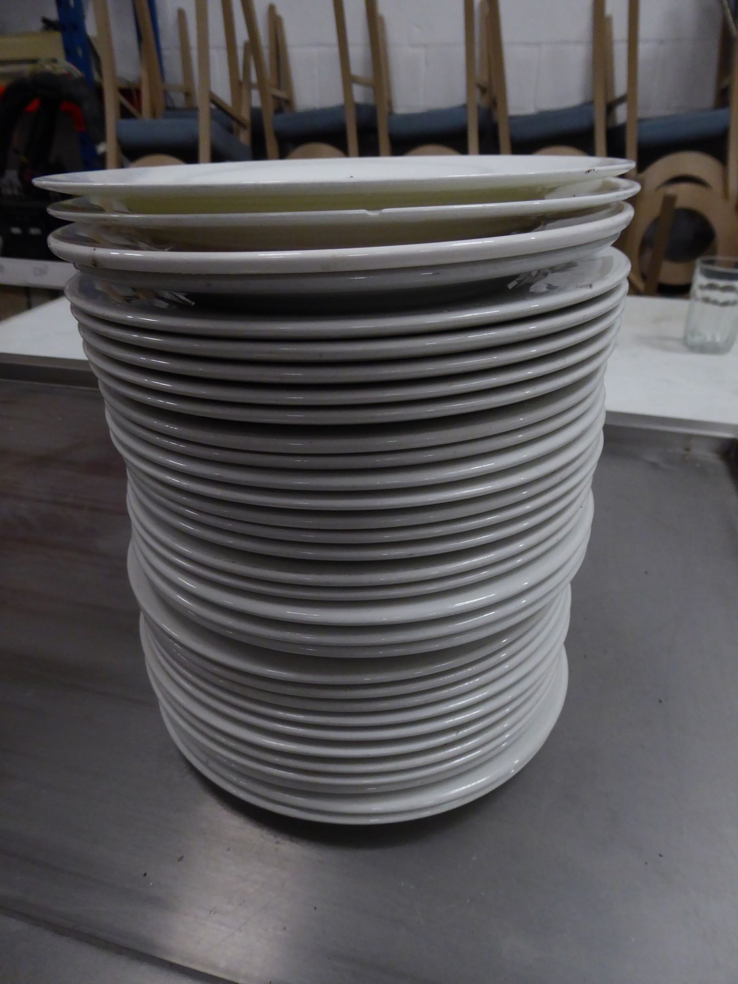 *30+ round plates. 200 diameter - Image 2 of 2