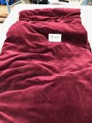 * 6 x very heavy burgundy velour round  table cloths 120in with storage box Located at Grantham,