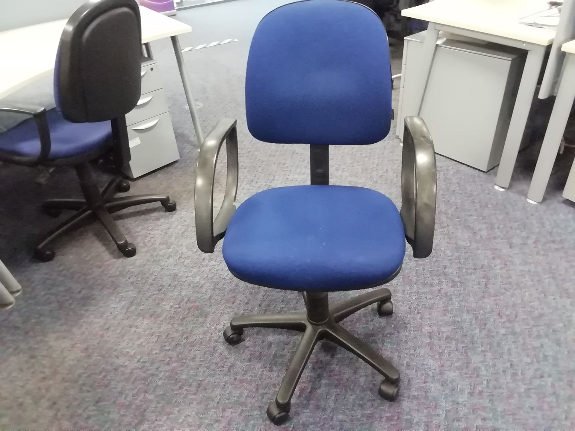 *200 Mixed Verco, Black Boss and Other Office Chairs - Image 4 of 5