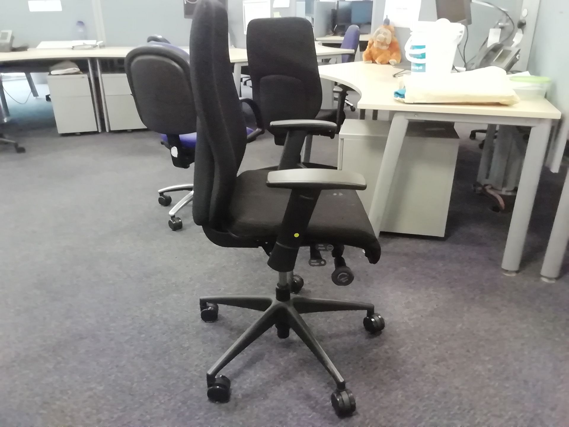 *5 Boss Black Office Chairs - Image 2 of 4