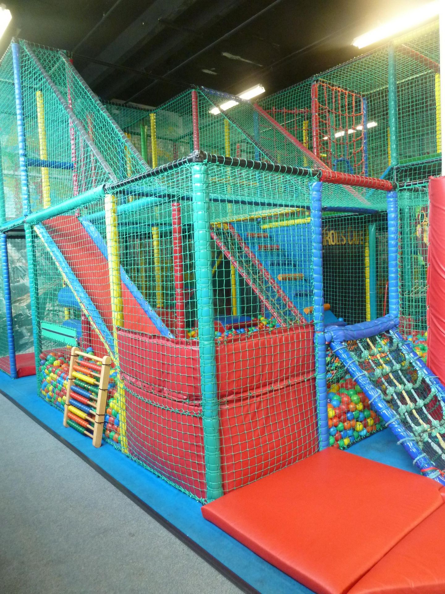 *Large soft play construction - 7.8m w x 5.8m d x 4.2m h. Constructed over two levels - Image 4 of 34