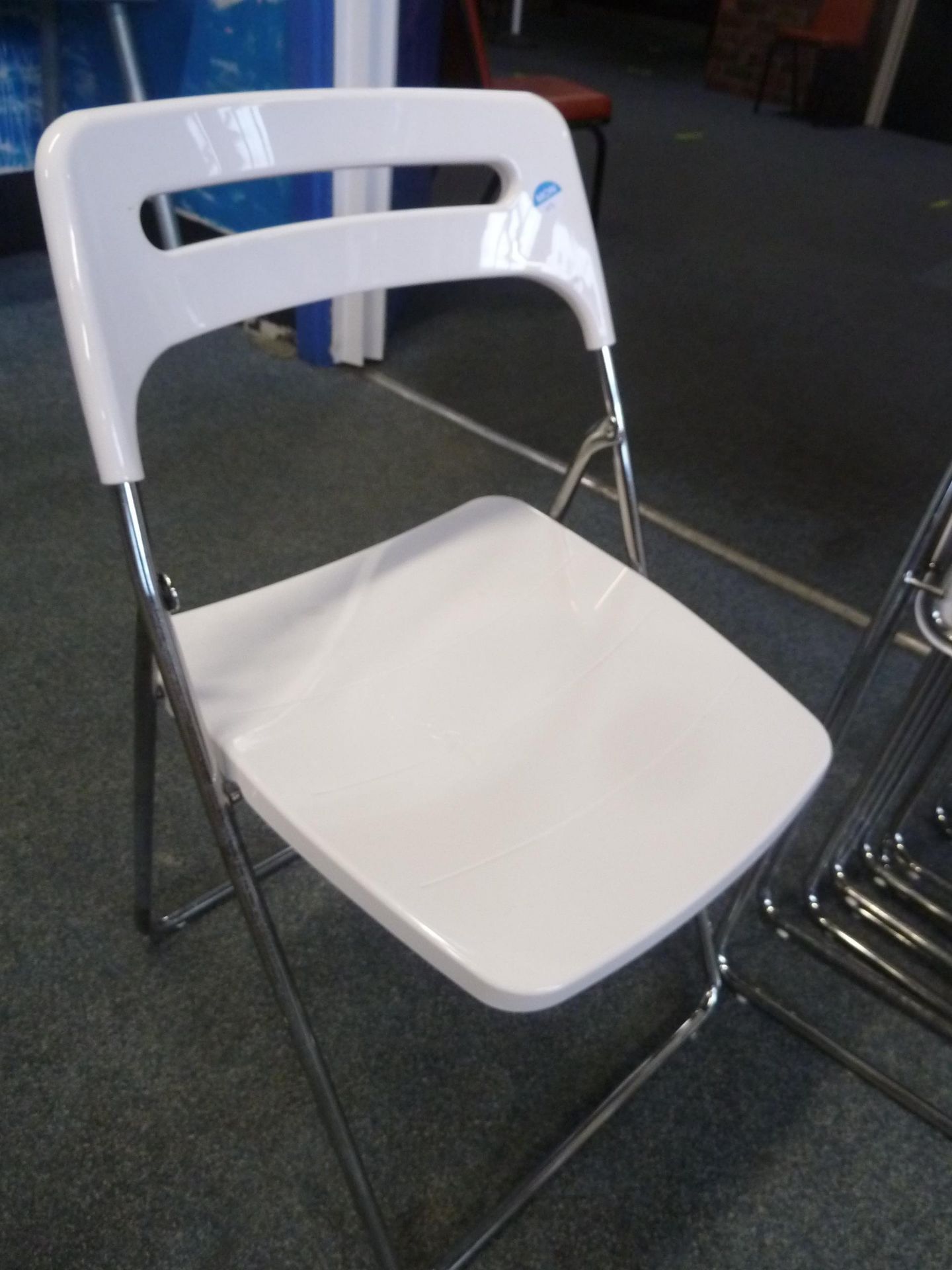 *6 x white folding chairs