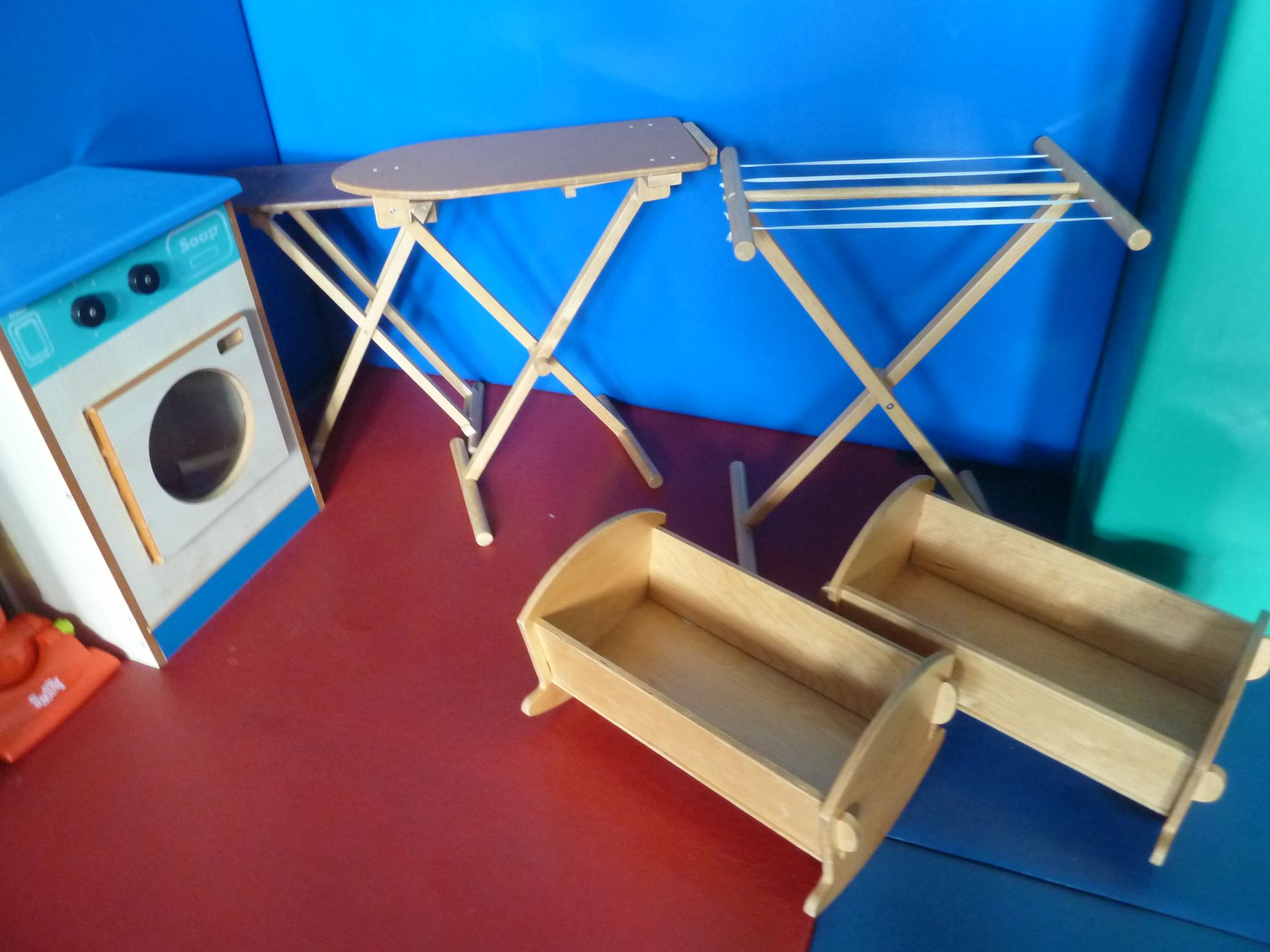 *Children's wooden house hold play set. Incudes sink, oven, washing machine, 2 x ironing boards, air - Image 3 of 9