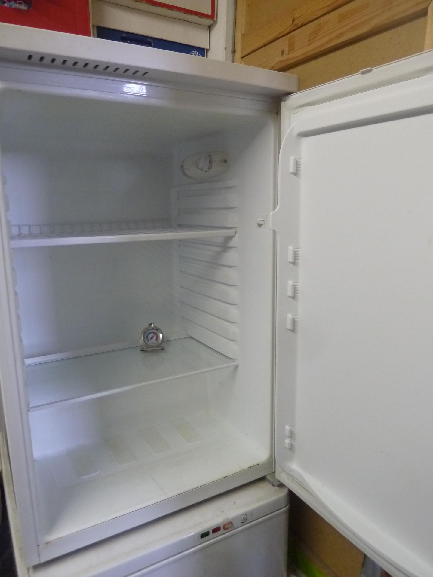 *Frigidaine RL6003B under counter domestic fridge - Image 3 of 3