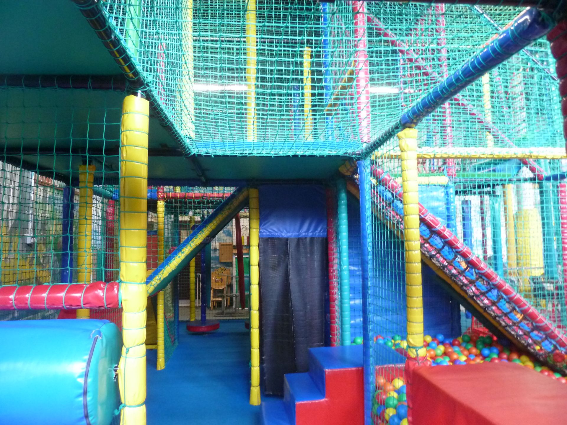 *Large soft play construction - 7.8m w x 5.8m d x 4.2m h. Constructed over two levels - Image 27 of 34