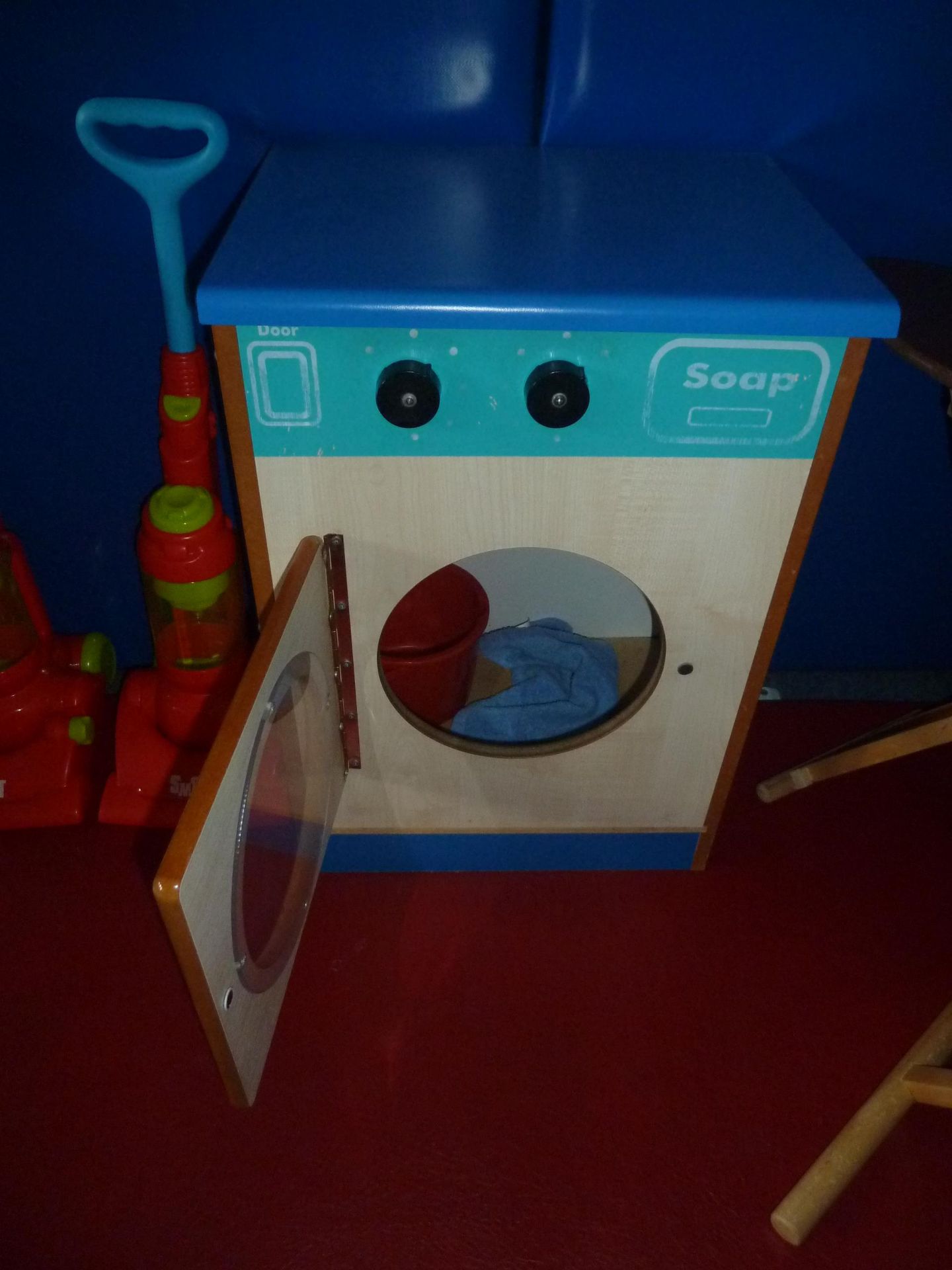 *Children's wooden house hold play set. Incudes sink, oven, washing machine, 2 x ironing boards, air - Image 7 of 9