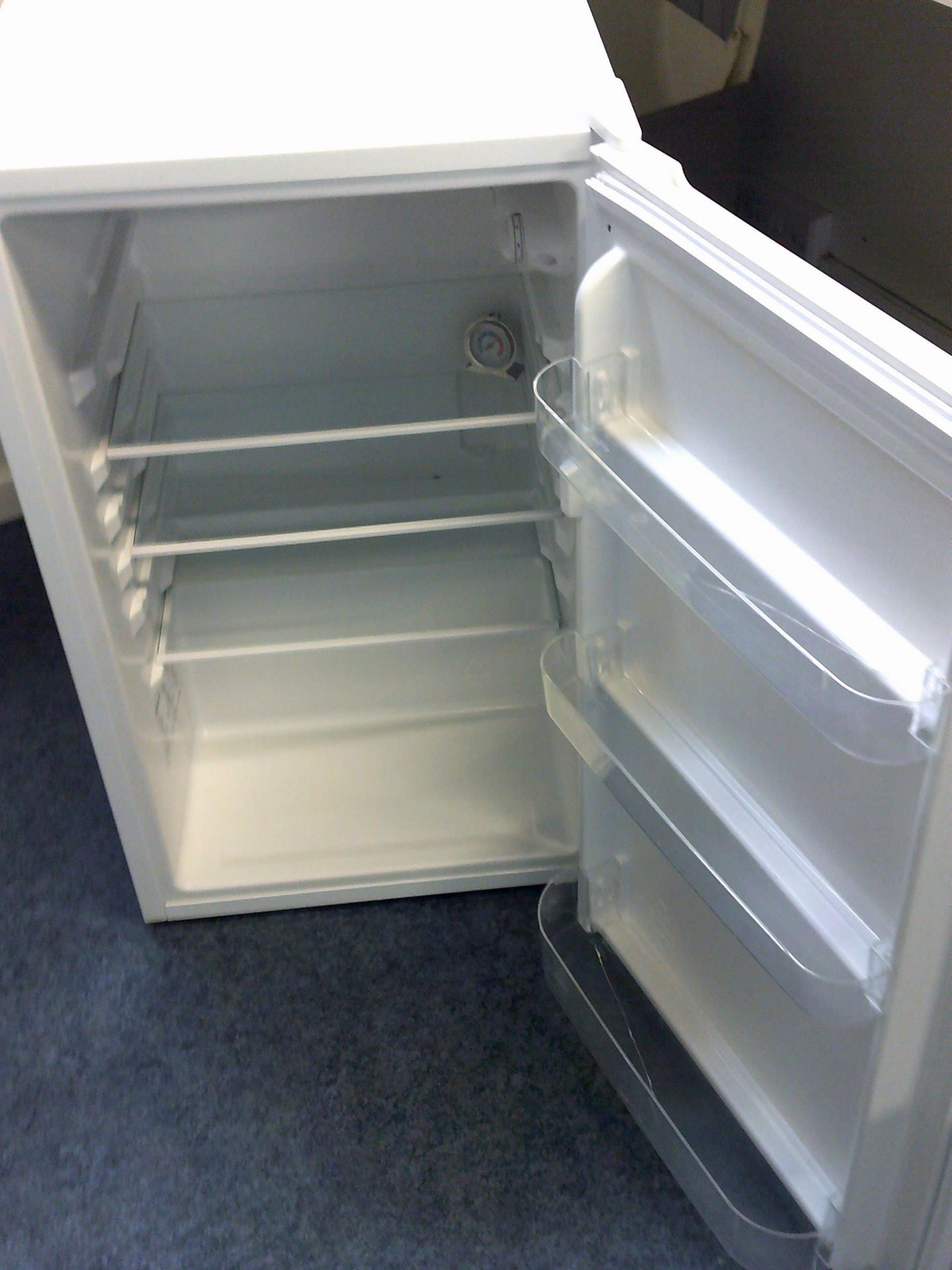 *domestic under counter fridge 500w x 500d x 820h - Image 2 of 3