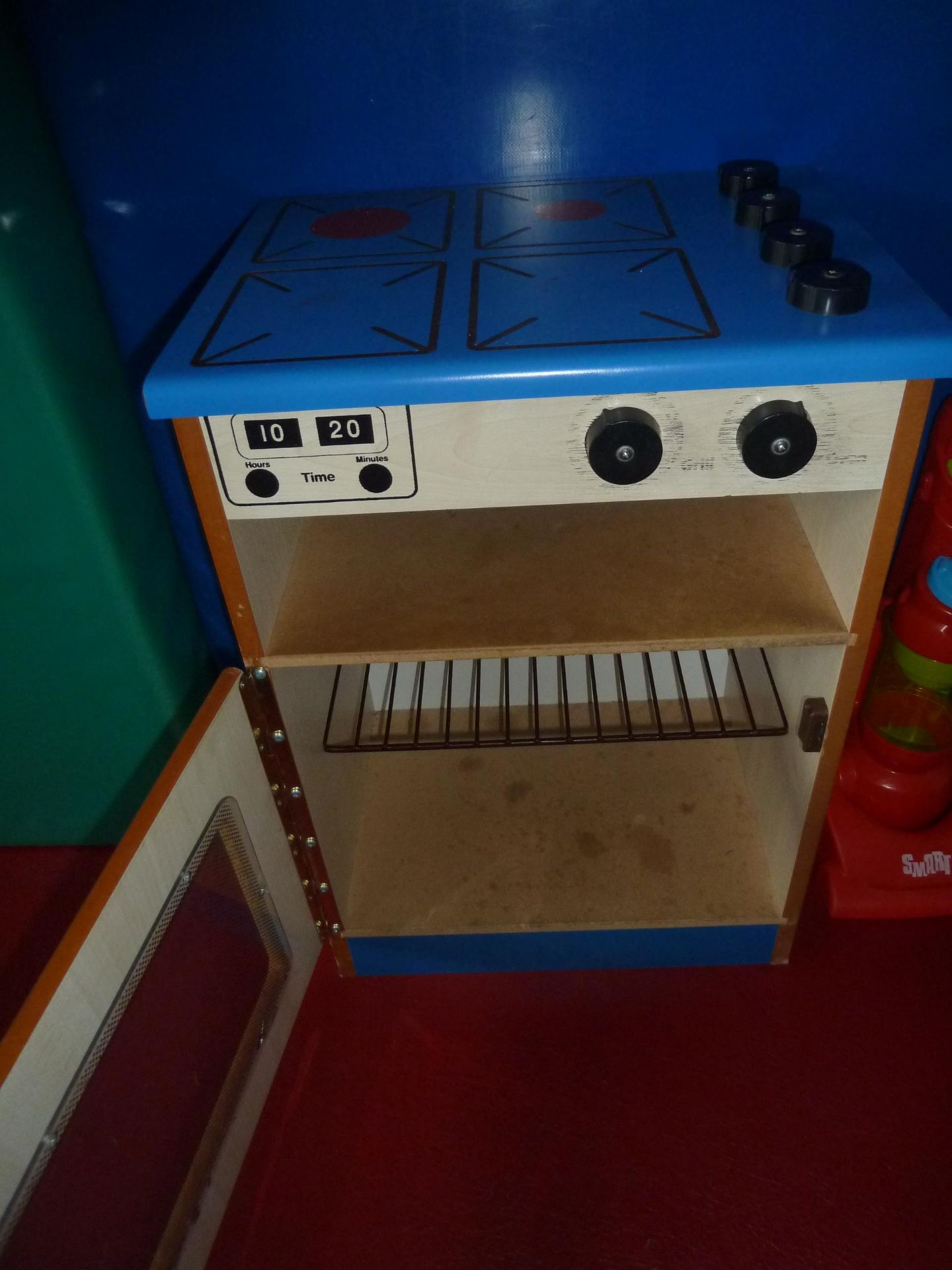 *Children's wooden house hold play set. Incudes sink, oven, washing machine, 2 x ironing boards, air - Image 8 of 9