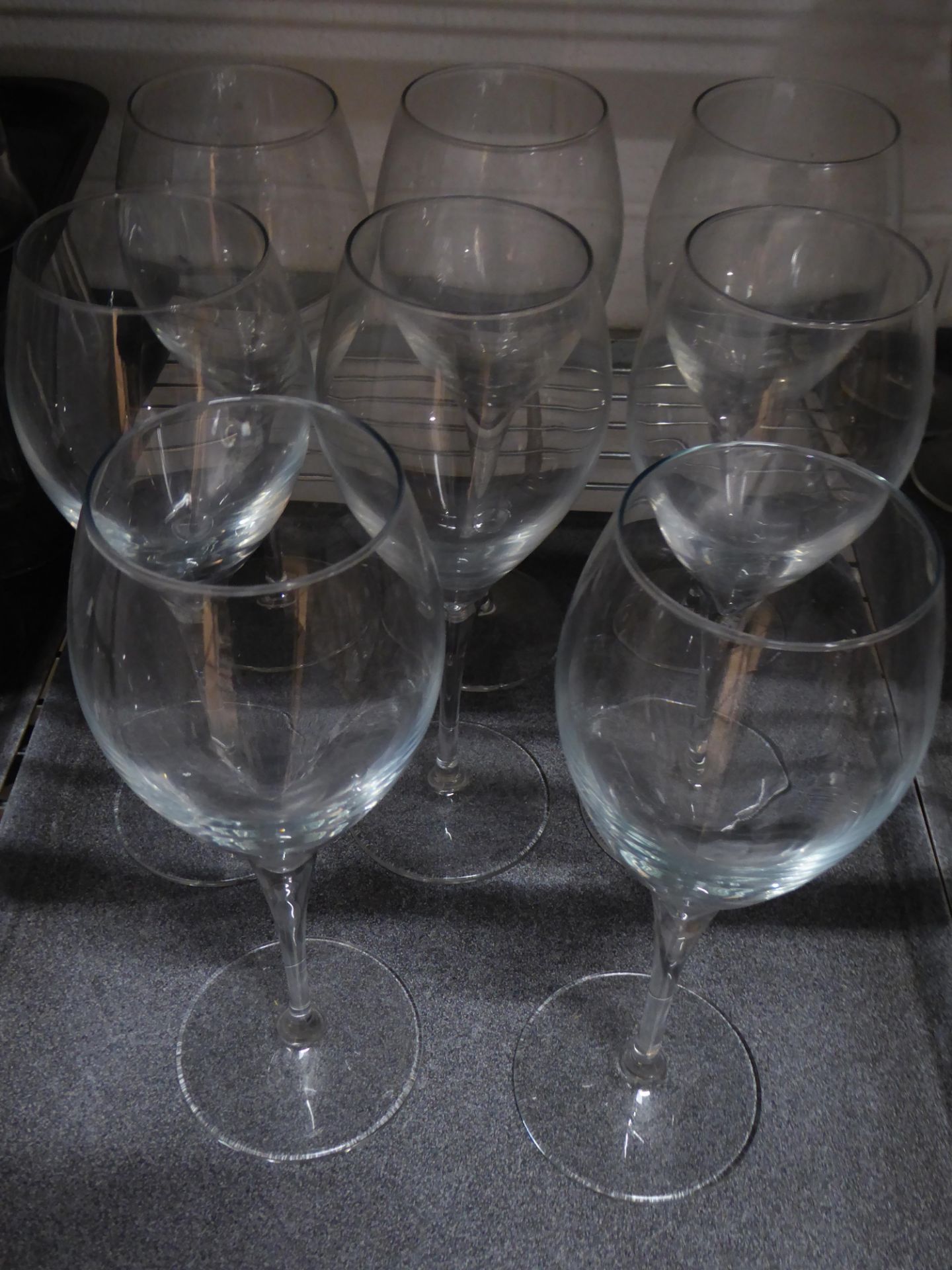 * 8 x elegant wine glasses - Image 2 of 2