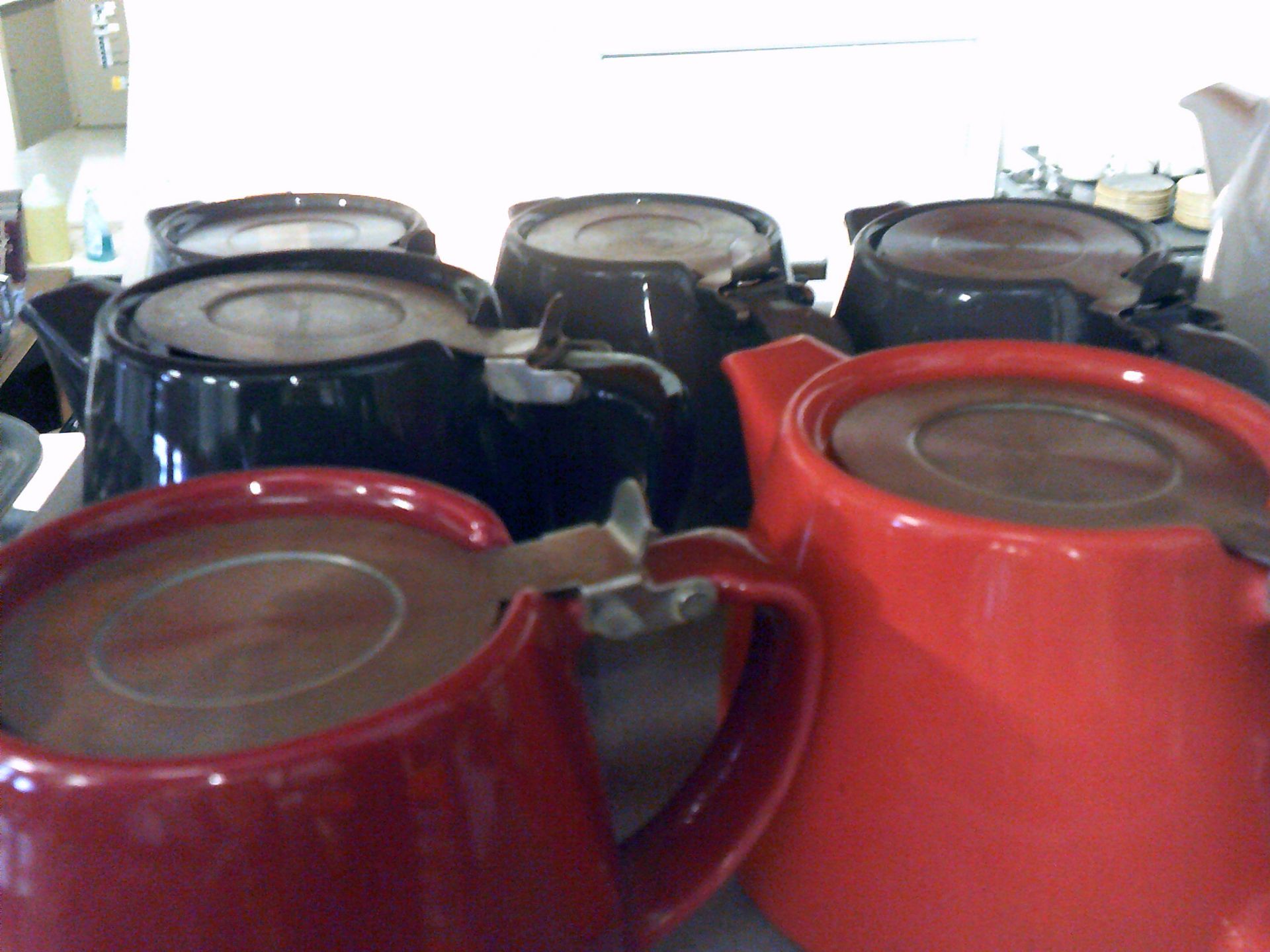 * 18 x assorted coloured stump tea pots - Image 3 of 4