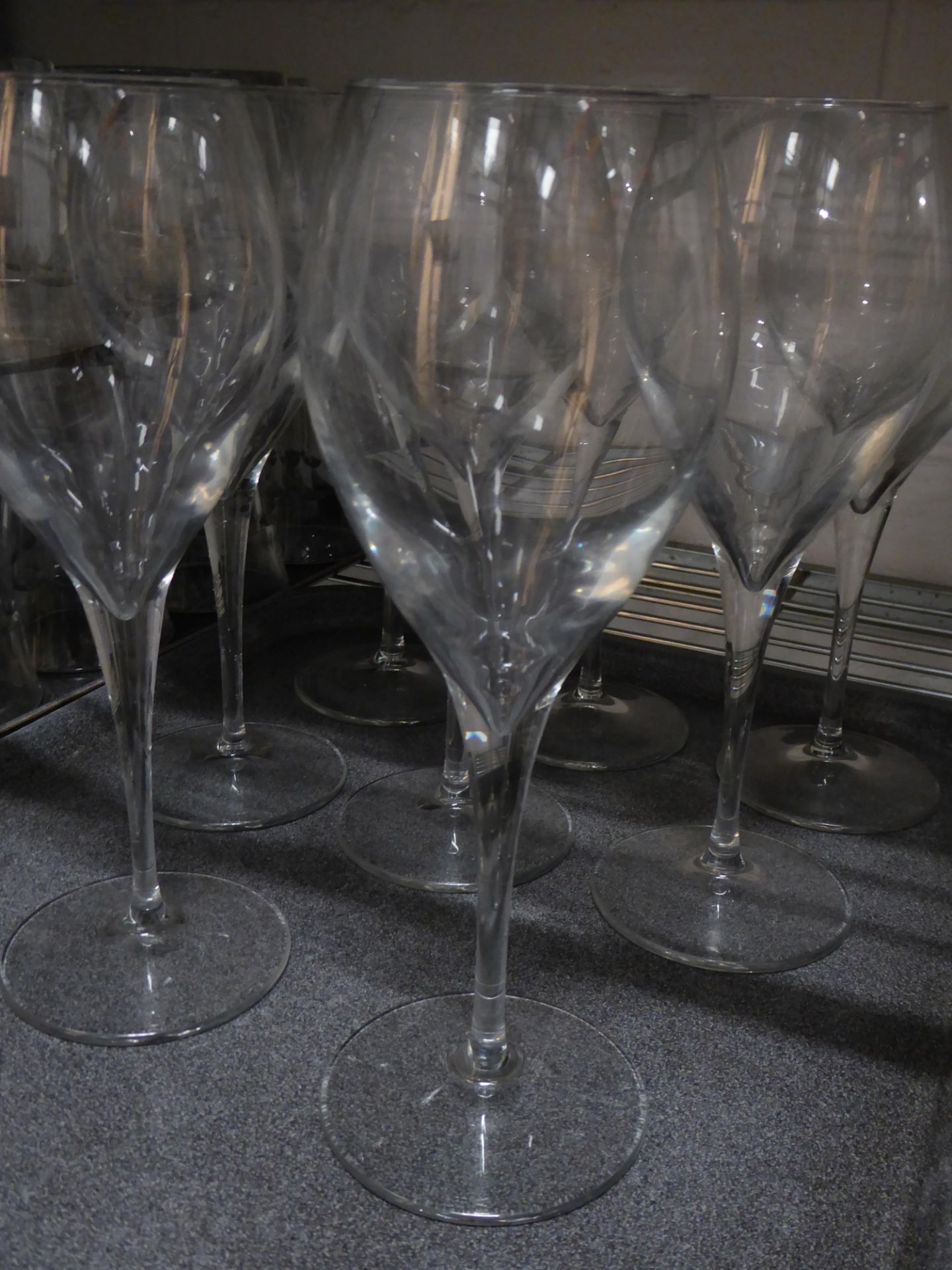 * 8 x elegant wine glasses