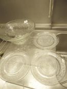 * 4 x glass items - 1 x decorative bowl, 3 x decorative plates