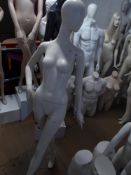 * mannequin - white/female/glass stand