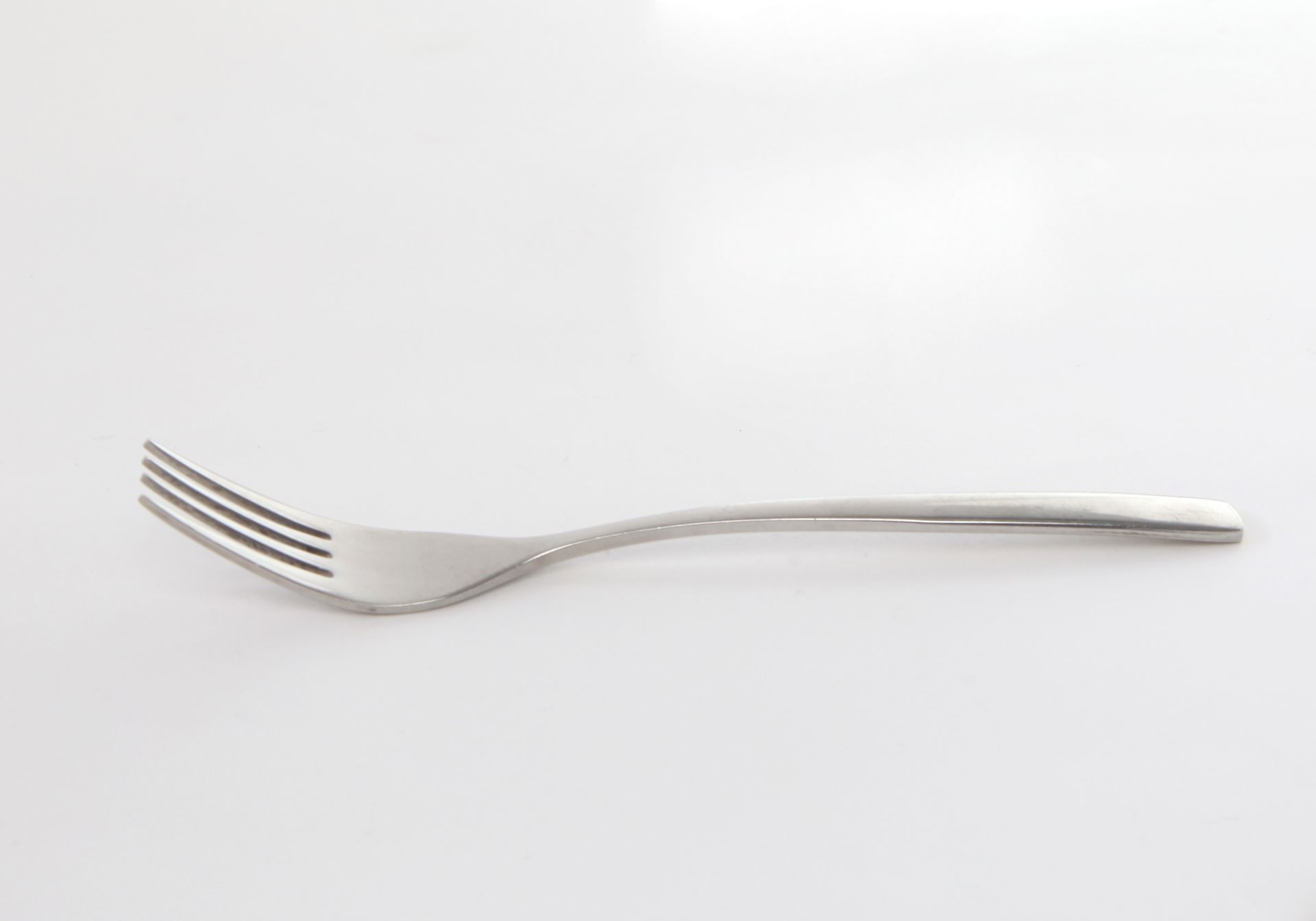 * European made, Comas, Barcelona range, 18/10 Stainless steel, 100 x dessert fork, dessert spoon, l - Image 3 of 3