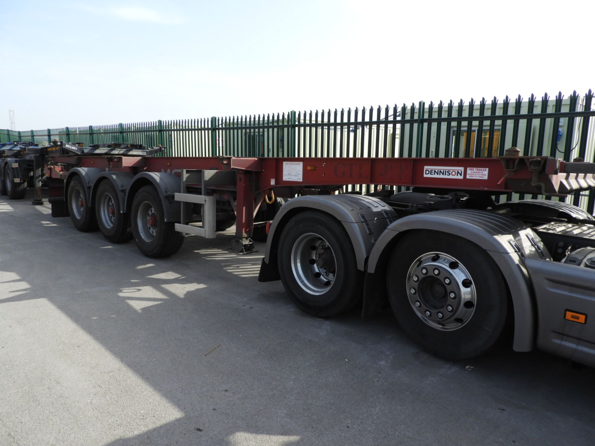 *MCL002 Dennison 2010 Tri-Axle Extendable Skeletal Trailer C268930 EF25SKA (Red)