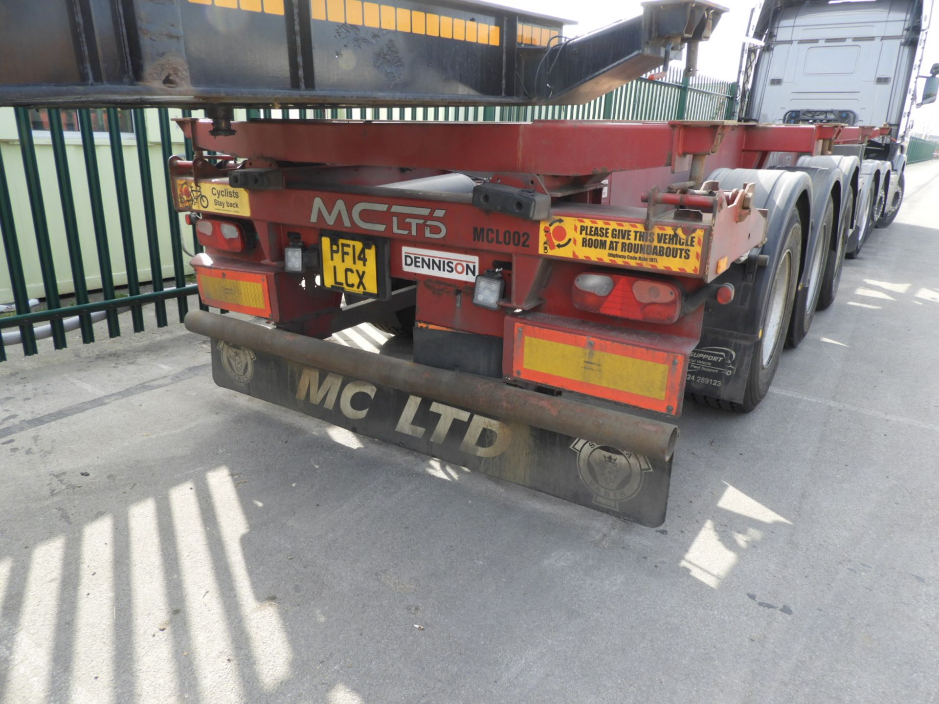 *MCL002 Dennison 2010 Tri-Axle Extendable Skeletal Trailer C268930 EF25SKA (Red) - Image 3 of 8