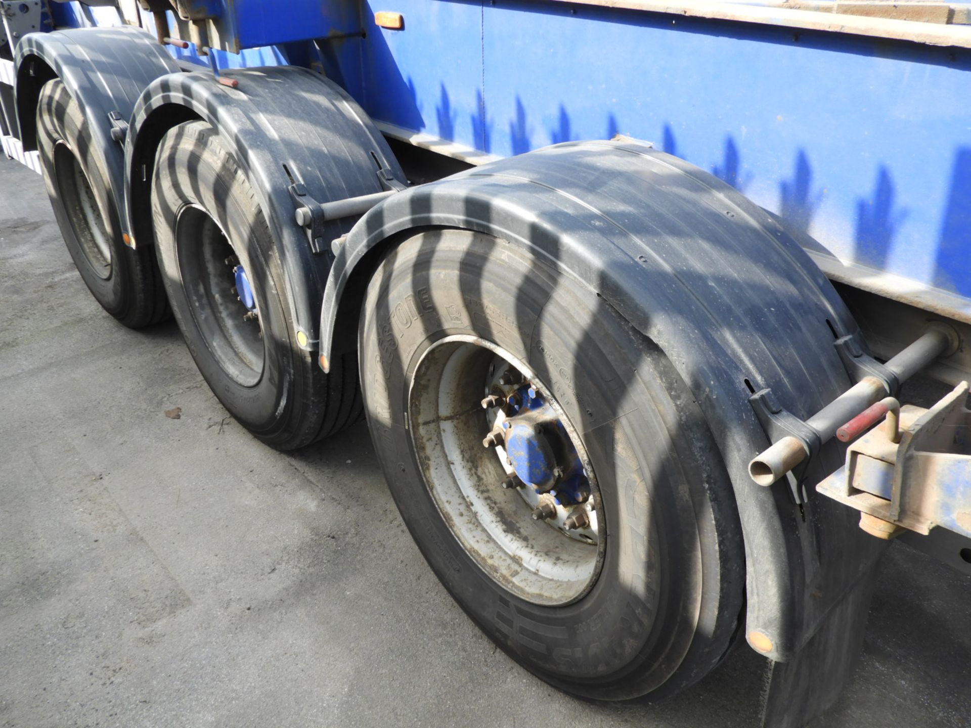 *MCL004 Dennison 2006 Tri-Axle Extendable Skeletal Trailer C188982 (Blue) 12271x2438mm - Image 4 of 7