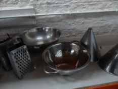 * 6 x assorted S/S items - graters/colanders