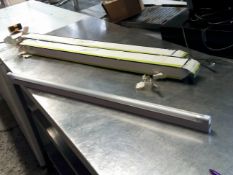 * 2 x fluorescent cabinet lights 240v