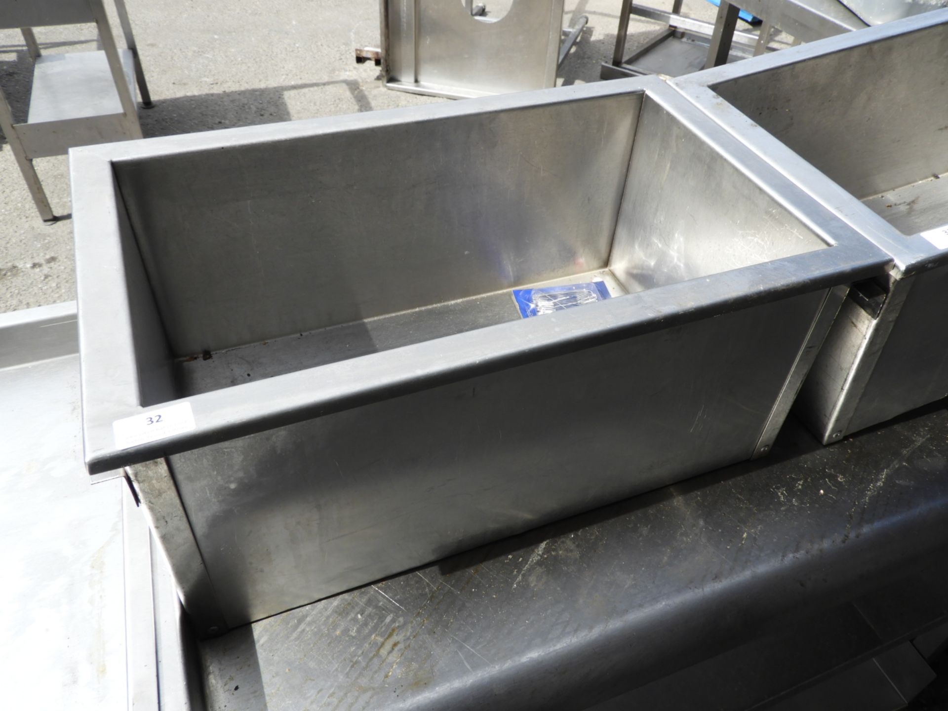 *Stainless Steel Insulated Ice Box