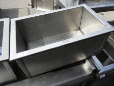 *Stainless Steel Insulated Ice Box