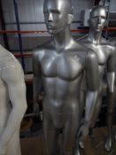 * male silver manneqin -glass stand