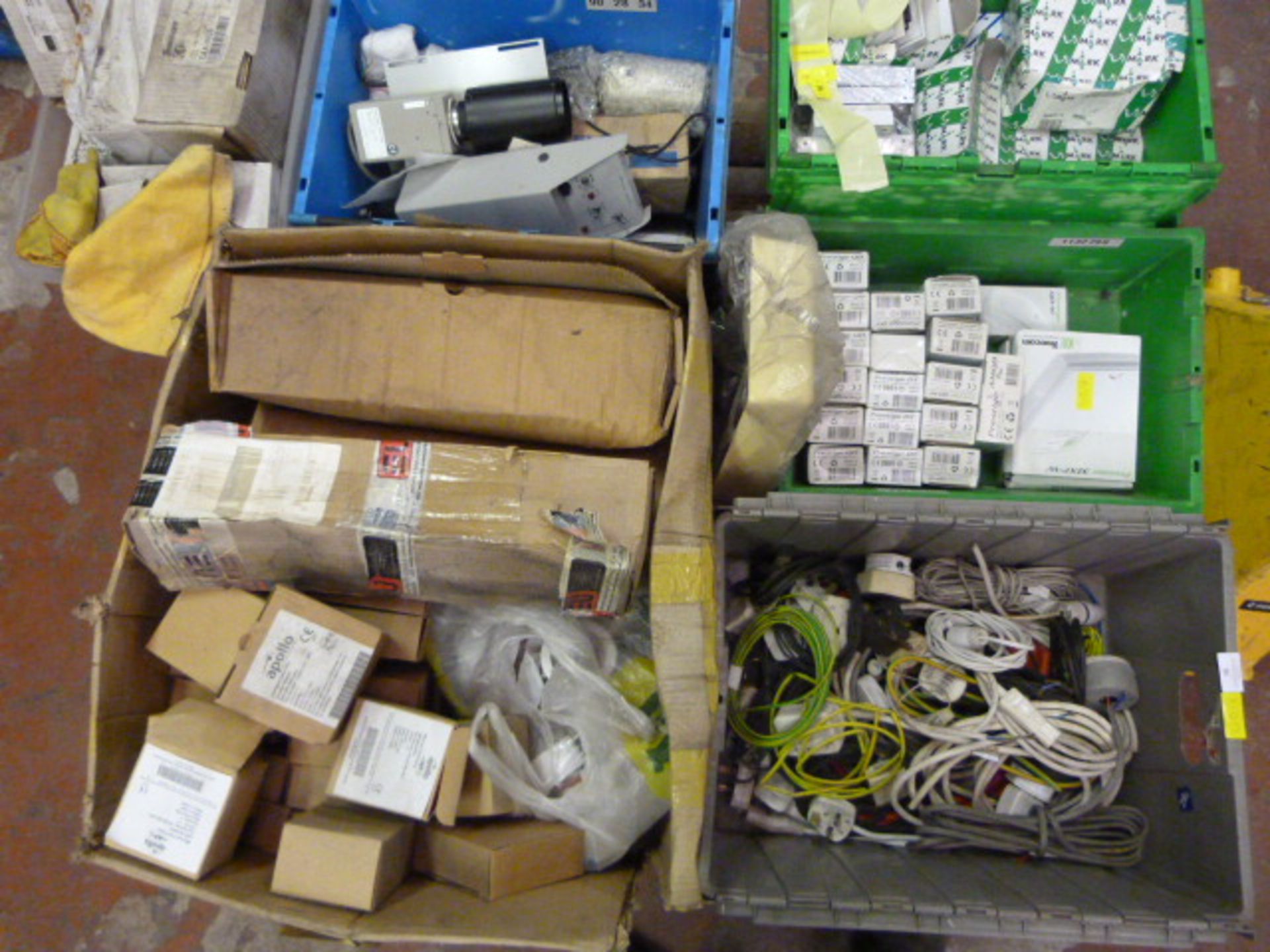 Large Quantity of Electrical & Security Fittings