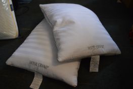 *Hotel Grand Pillows 2pk