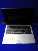 *Apple Macbook Air MREA2B