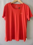 *Tech T-Shirt in Scarlet Size: XXL