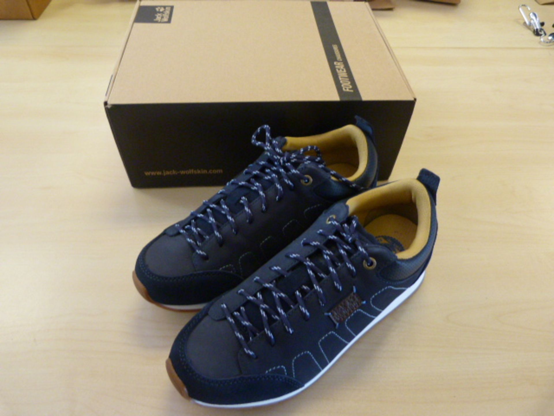 *Mountain DNA LT Low Shoes in Dark Blue Size: 7