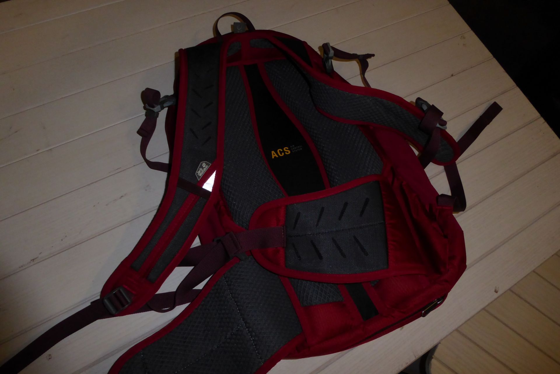 * new red jack wolfskin rucksack - Image 2 of 2