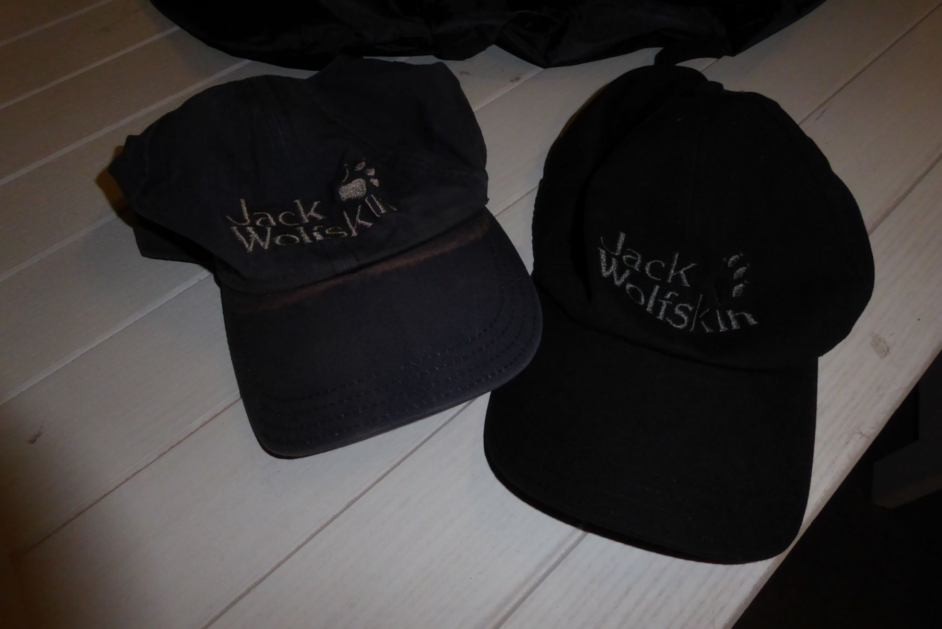 * 2 jack wolfskin hats and a jack wolfskin rucksack waterproof cover - Image 2 of 2