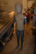 * 1 x high quality child mannequin with articulated arms.