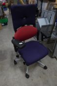 * 1x high quality mobile swivel office chair.