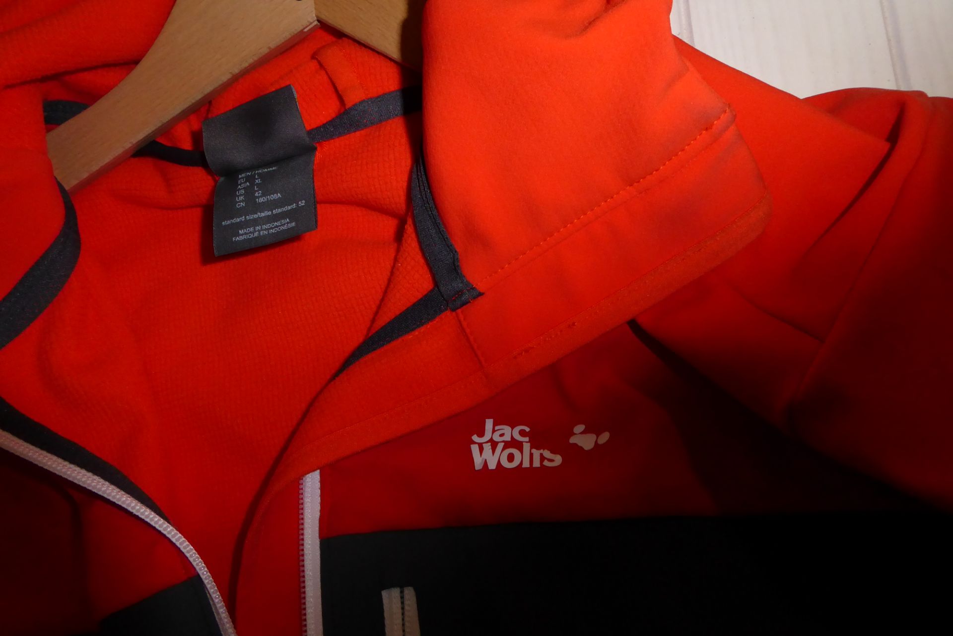 * orange and grey men's large jack Wolfskin returned jacket - Image 2 of 3