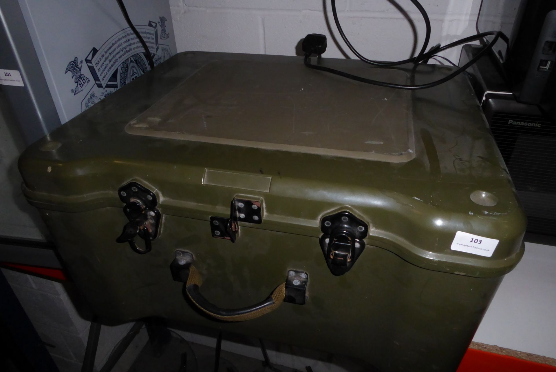 * 1x very cool army style packing case. 600x500x300
