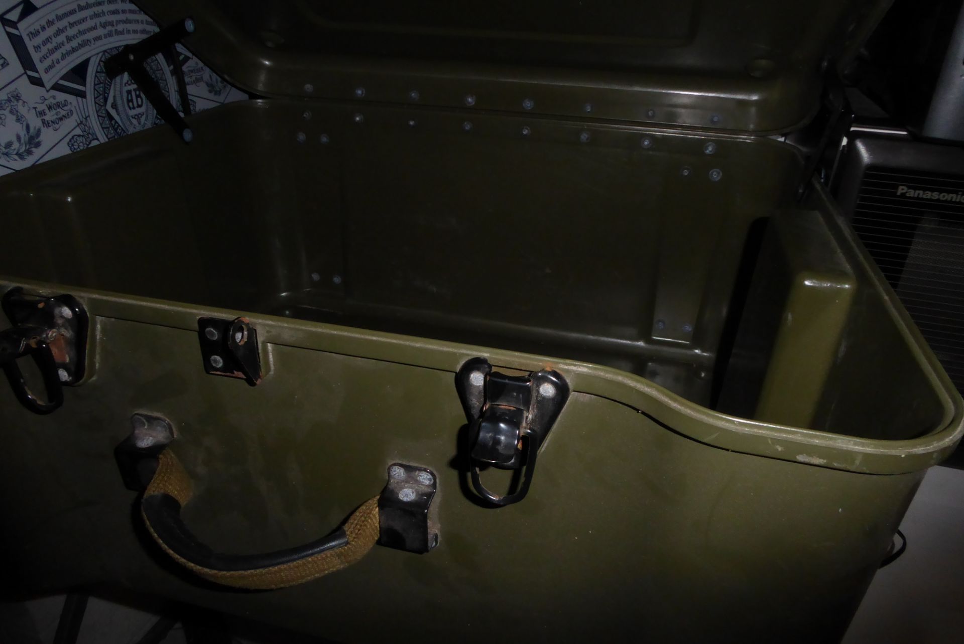 * 1x very cool army style packing case. 600x500x300 - Image 3 of 3