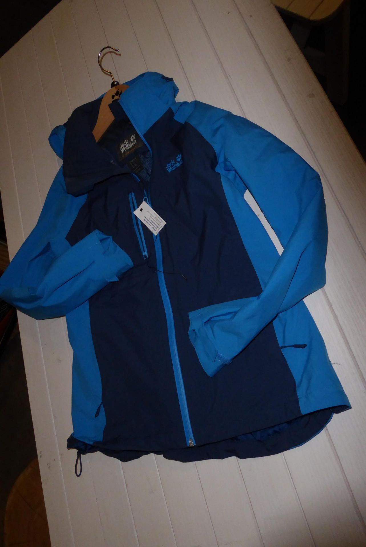 * medium woman's blue jack wolfskin jacket