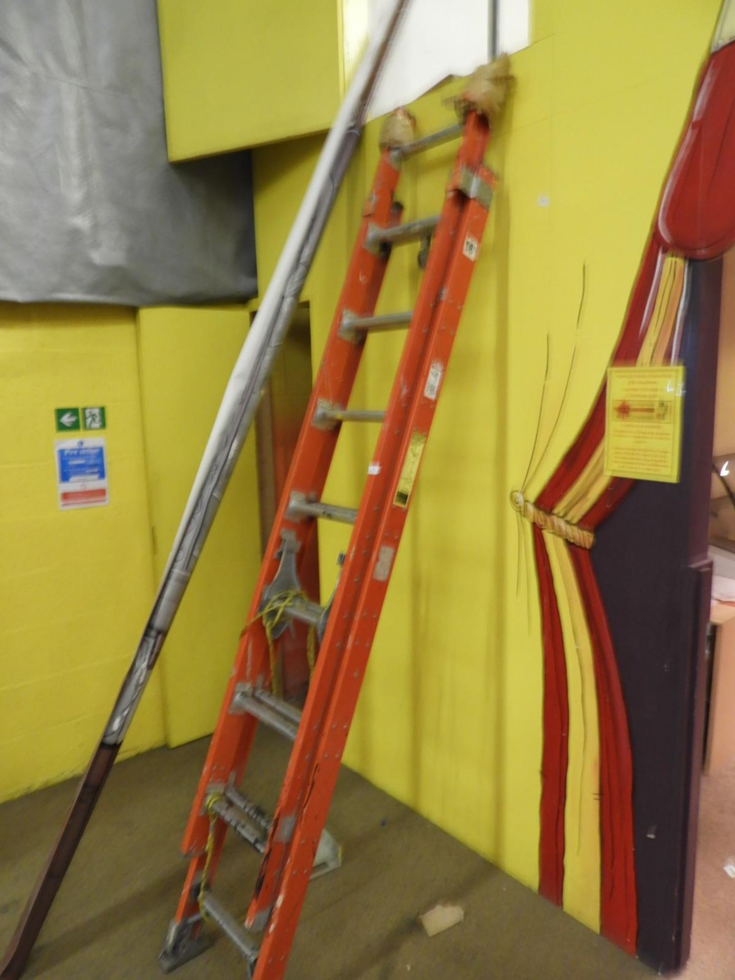 *Fiberglass 16ft Double Extending Ladder