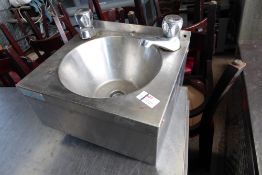 * Small handwash sink with taps 300 x 300 x 200