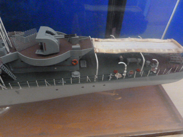 Scale Model of HMS Amethyst - Case Measures 98 x 18 x 45.5cm Approx - Image 4 of 5